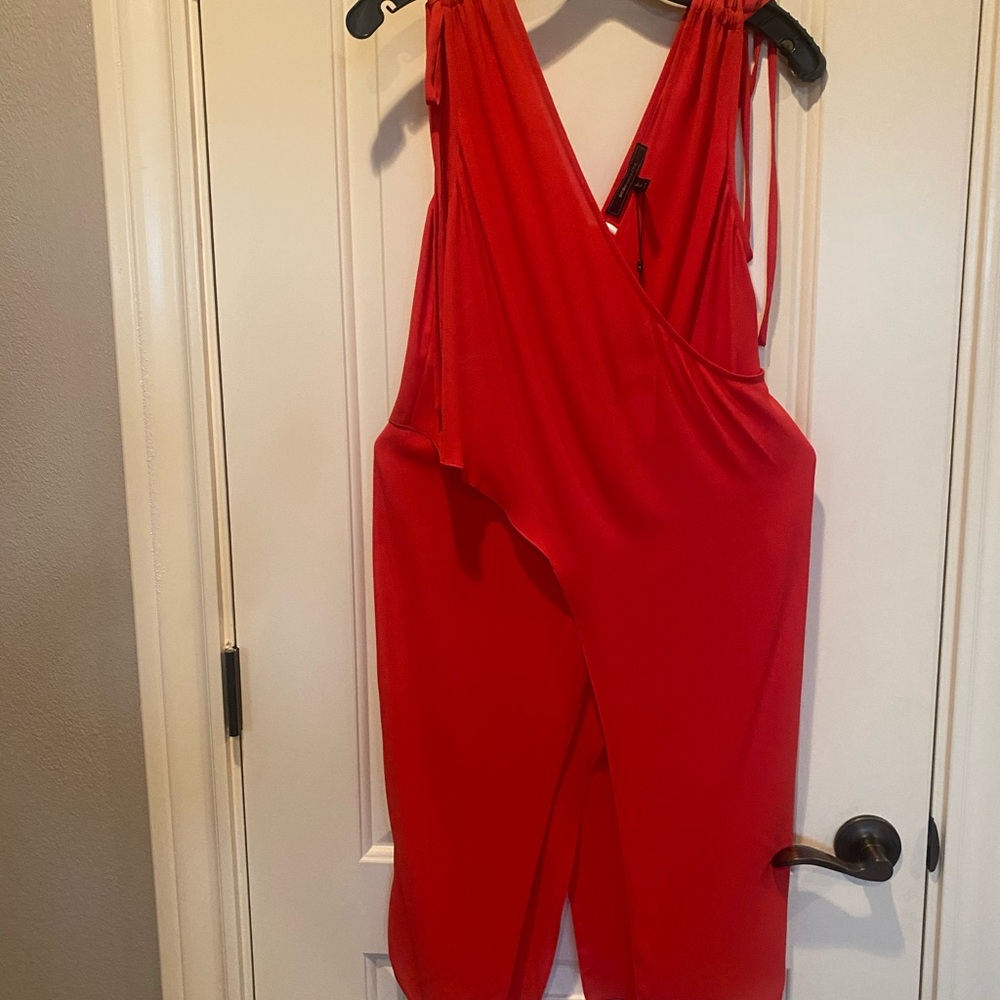 BCBGMaxAzria Red Sleeveless Blouse with V-neckline Design